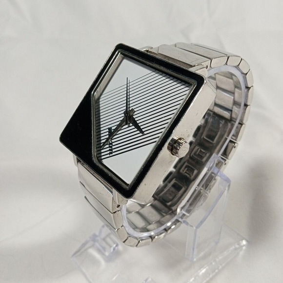 Nixon Modern Love "The Metric" Quartz Analog Women's Watch B&W - New Battery - Picture 2 of 10